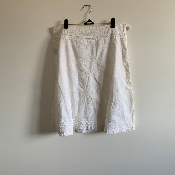 5/6 | White Suzy Shier Flared Skirt - Picture 1 of 4